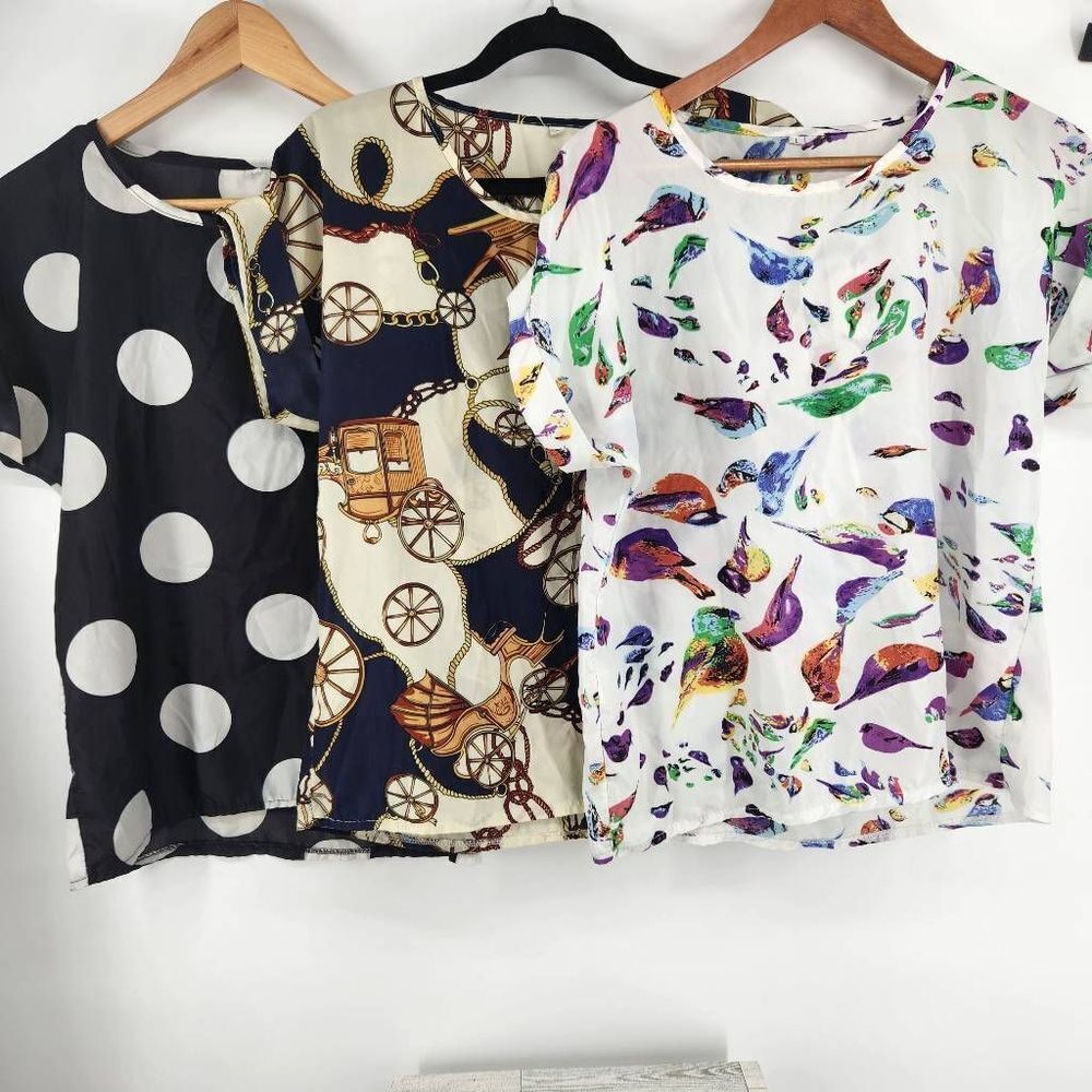 Women’s Short-Sleeve Printed Blouse - White Multicolor Bird Print